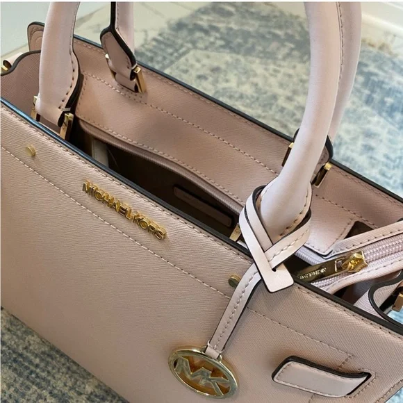 NWT Michael Kors Rayne satchel Elegant blush Pink Handbag w feet. New never used - Picture 8 of 12